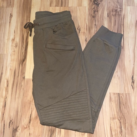 Forever 21 Other - NWT FOREVER 21 brown tapered pants size small